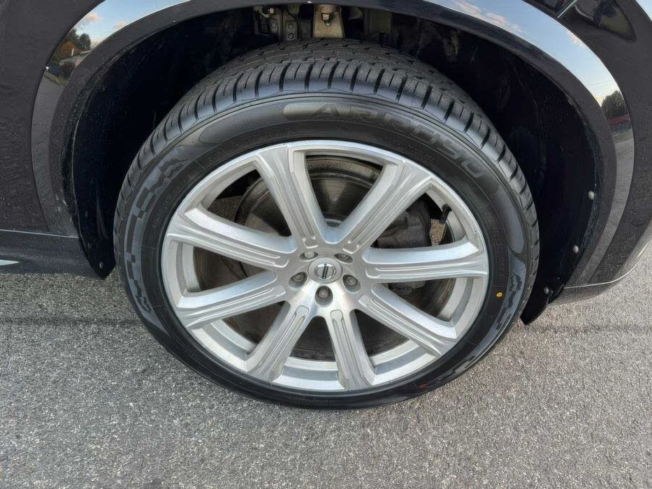 Volvo XC90      2020