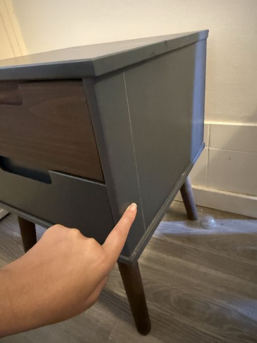 Mesa de cabeceira da conforama