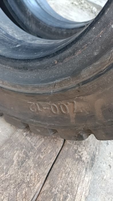 Шина суцільнолита, суперэластик 7.00-12 до навантажувача