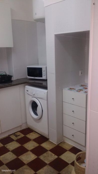 Quarto - localizado em Arroios Lisbon