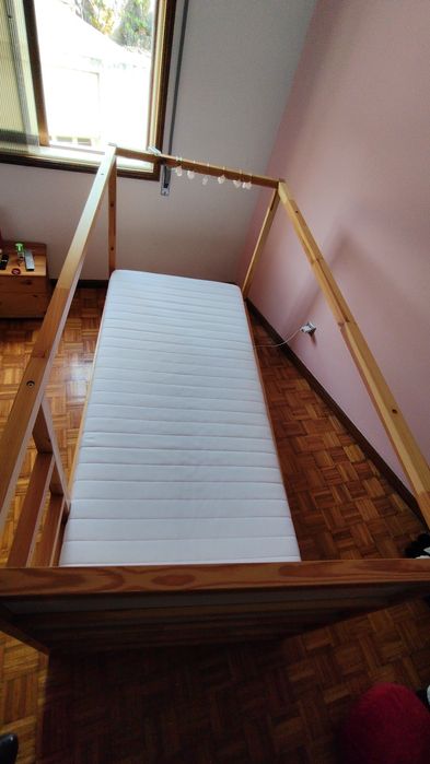 Cama IKEA Kura + colchão