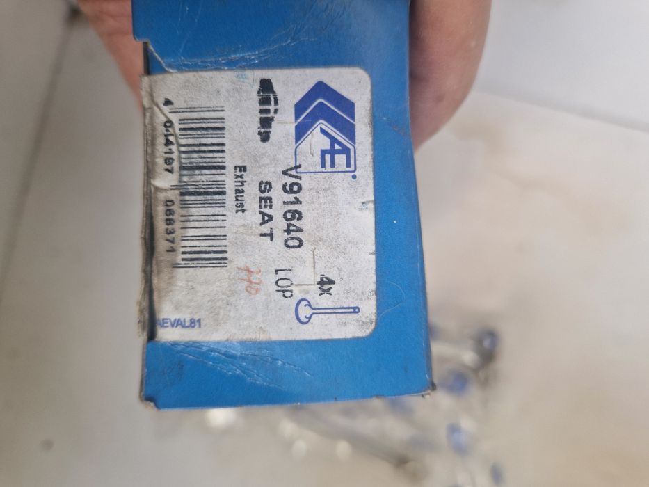 Varias peças para automóveis novas