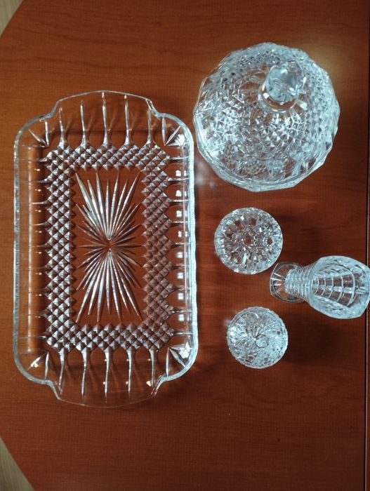 Várias peças em vidro e cristal