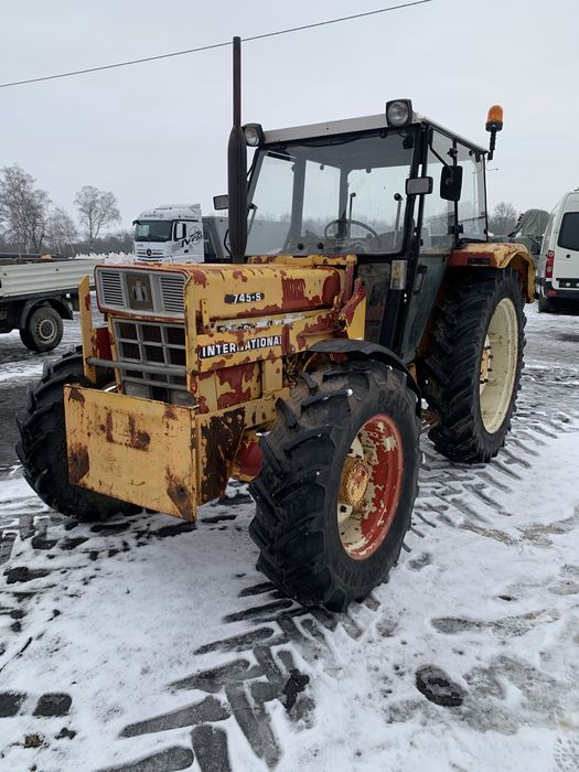 Case 745 as wąskie koła