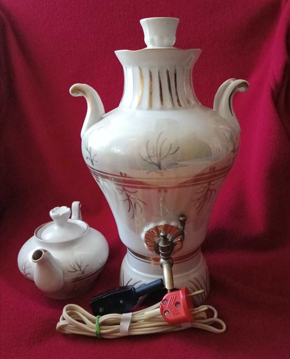 Самовар фарфоровый сувенирный электрический СССР.