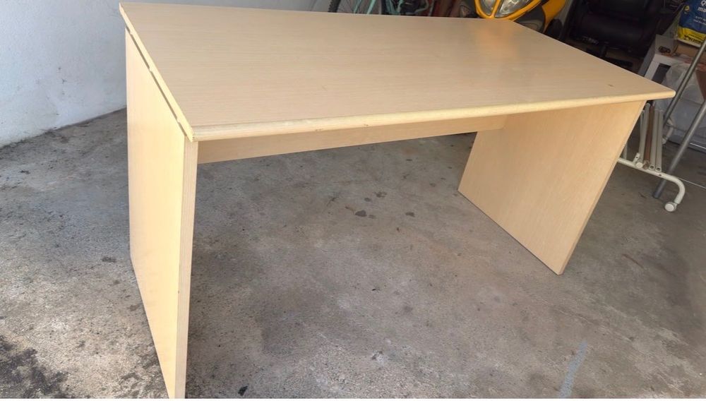 Secretária de Escritório/Estudo 138x68 cm – Bom Estado – 70€