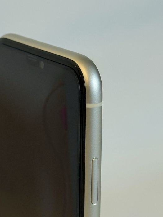 Apple iPhone 11  (128 GB  White)