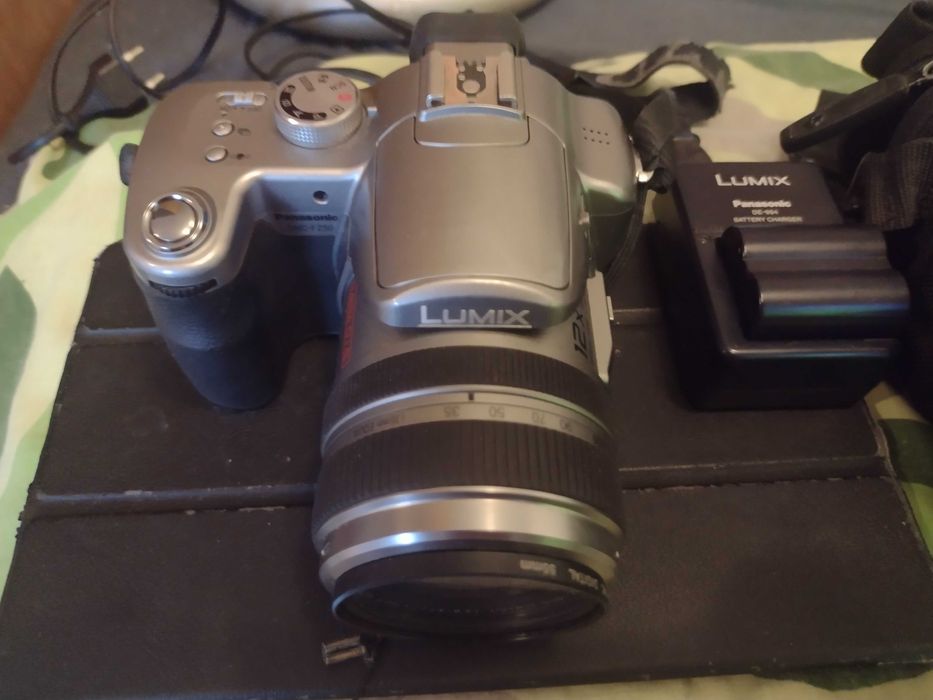 Aparat fotograficzny Panasonic  Lumix DMC-FZ50, FZ50, torba, lampa