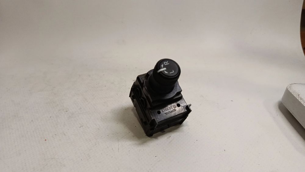 Comando / botão / interruptor multifunções TOYOTA C-HR (_X1_)