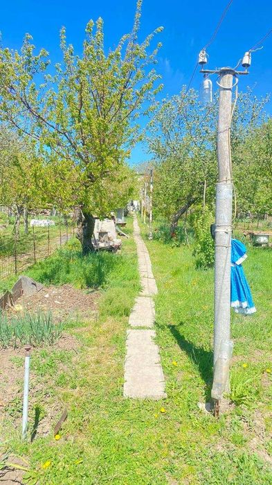 Продаж невеличкого будинка  з земельною ділянкою біля пруда, Лідне