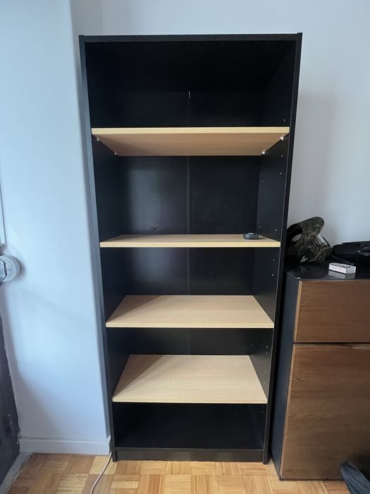 Estante preta e castanha