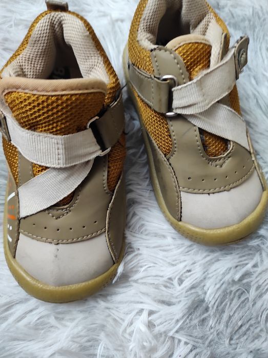 Взуття для хлопчика , різне, якісне.