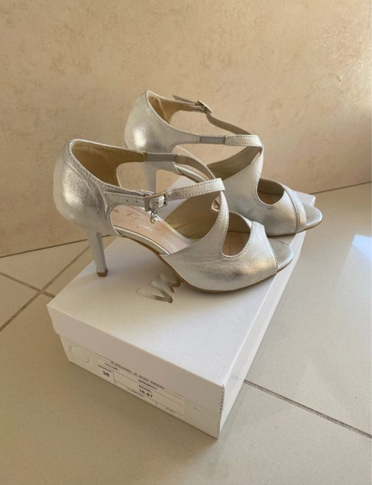 Śliczne skórzane sandałki na obcasie rozm 38