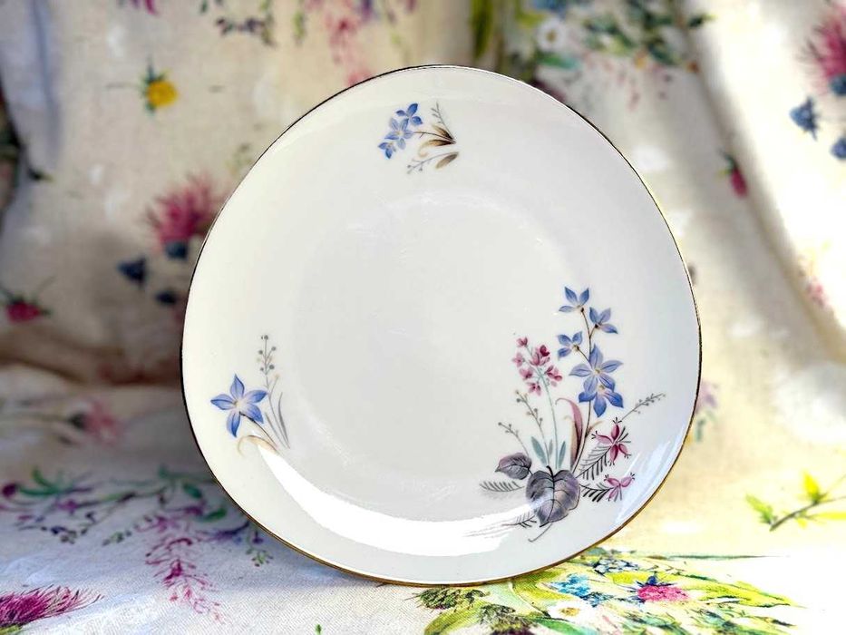 talerzyk z niebieskim kwiatowym motywem  Johann Seltmann