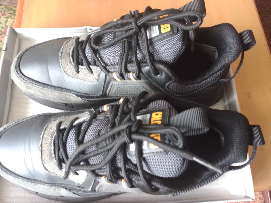 Кроссівки, сірого кольору