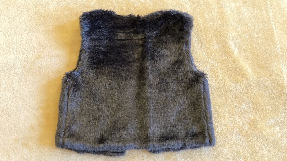Colete preto em pêlo para menina 12 anos
