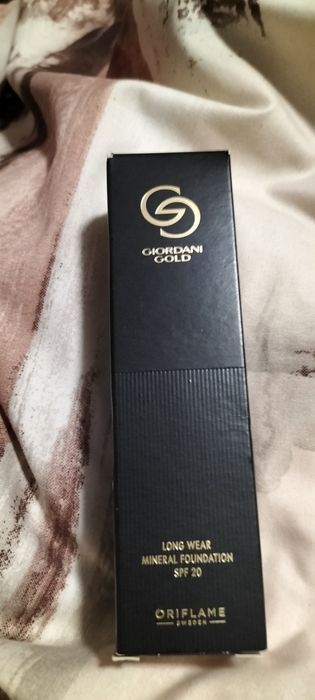Podkład mineralny Giordani Gold ,Light beige neutral,Oriflame
