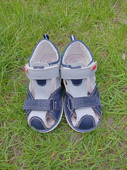 Продам босоніжки на хлопчика