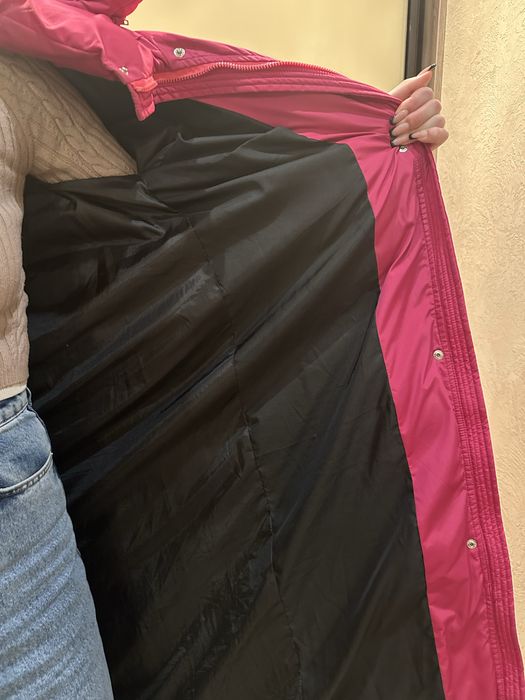 Зимний пуховик розовый длинный