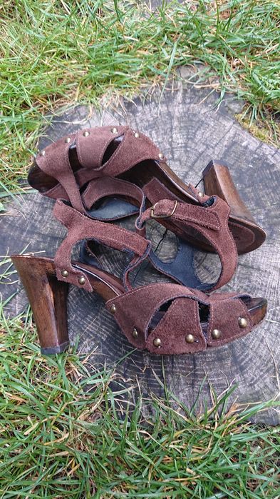 Venezia brązowe zamszowe sandałki sandały drewniaki.