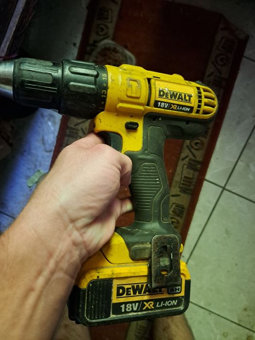Wkrętarka dewalt z ladowarka stan bardzo dobry sprawne