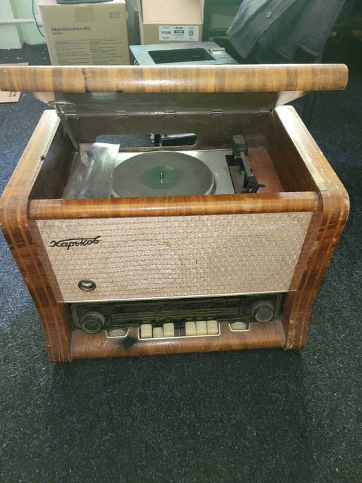 Програвач Харків з пластинками