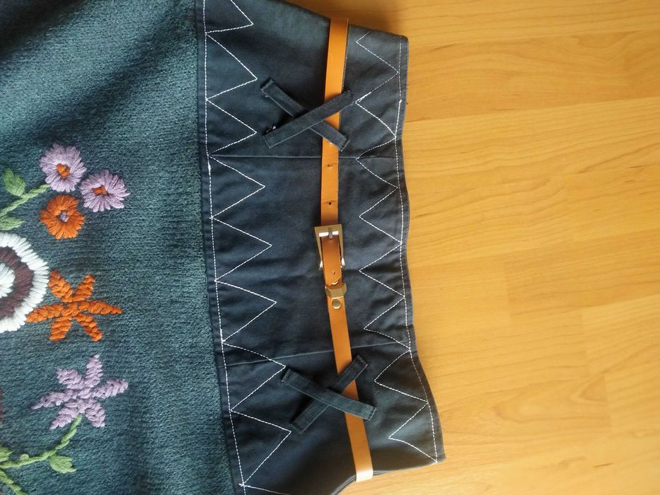 Saia de Lã, única, feita artesanalmente.