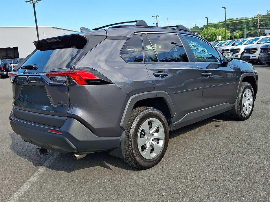 Toyota RAV4      2021