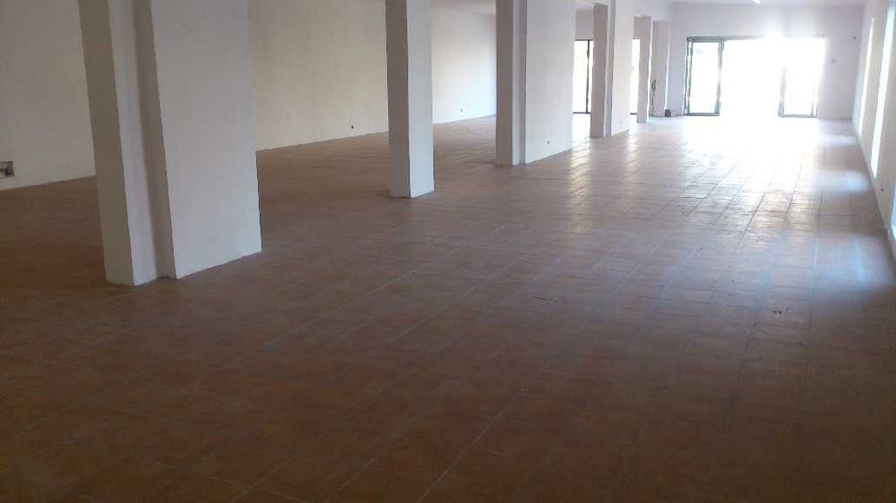 Wynajmę obiekt handlowo w centrum Elbląga 530 m2 z własnym parkingiem