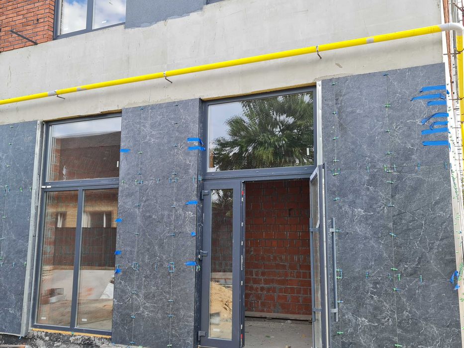 Приміщення 48 кв.м. з газом, повноцінний перший поверх