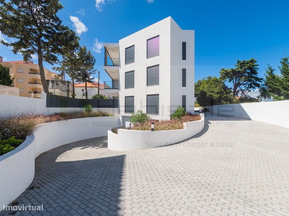 T2 a Estrear com Terraço a Sul em Condomínio Fechado