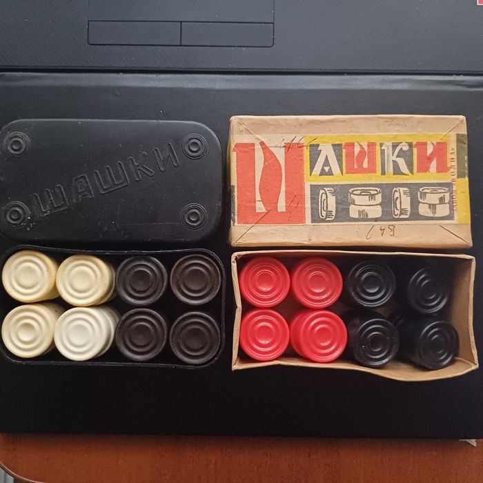 Шашки  черные, белые из СССР, комплект игра