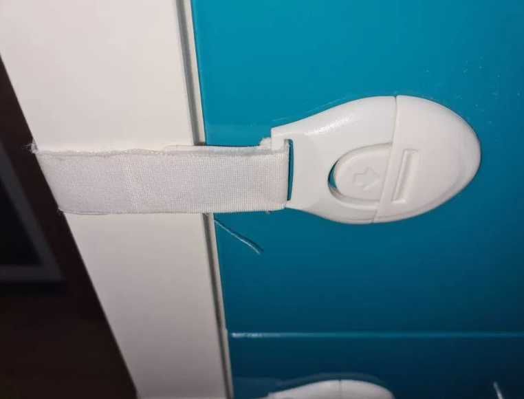 Fechaduras de segurança e protetor de esquinas para crianças