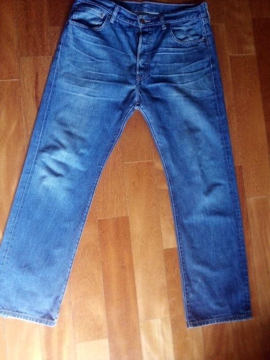 Casaco Levi's Homem modelo Vintage + Jeans 501