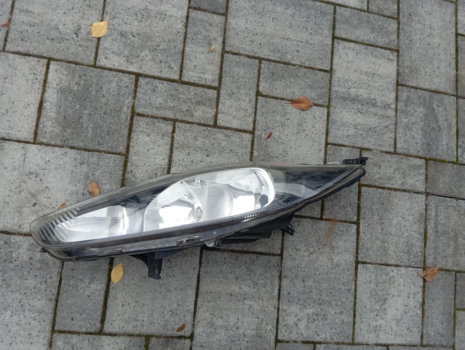 Lampa reflektor lewy przód Ford Fiesta mk7 Lift Europa