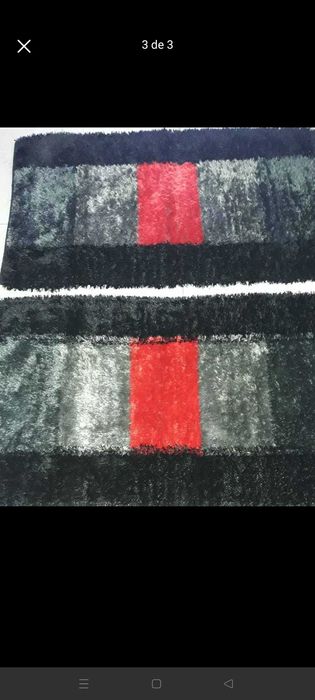 Dois conjuntos de tapetes