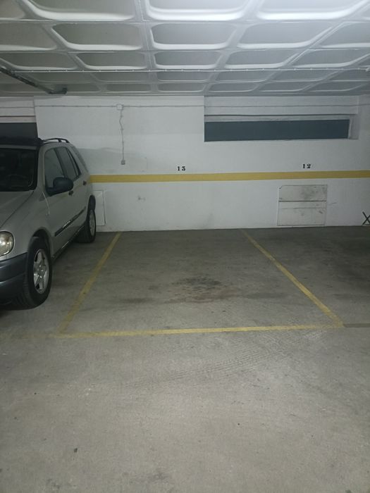 Alugo parqueamento Mem Martins