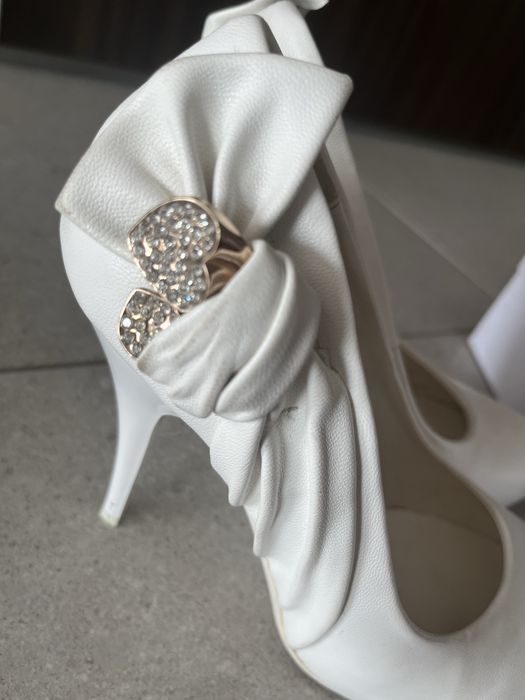 Туфли белые 37 размер Satardse