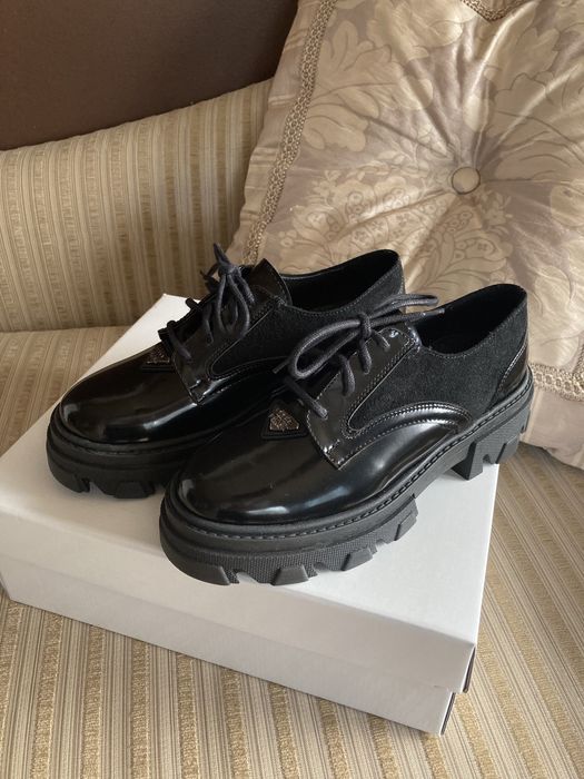 Nowe Skórzane Czarne Półbuty 37 Karino 3858/090-P Traper Lakier Jesień