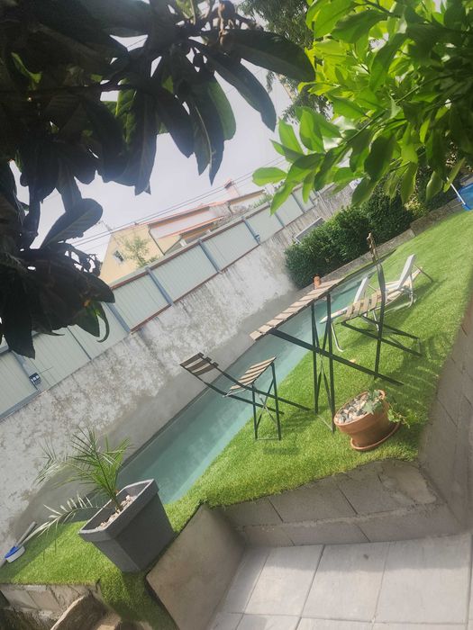 Vivenda de  3 apartamentos.