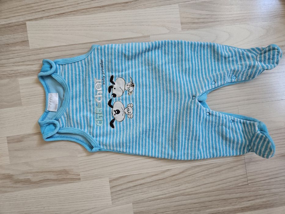 Śpioszki na szelkach