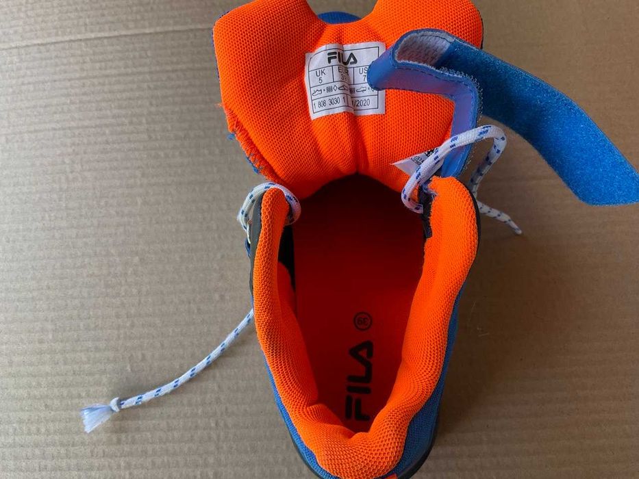 Кроссовки FILA  39р