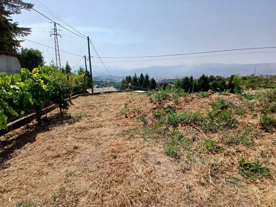 Terreno + Armazém em Arroios, Vila Real
