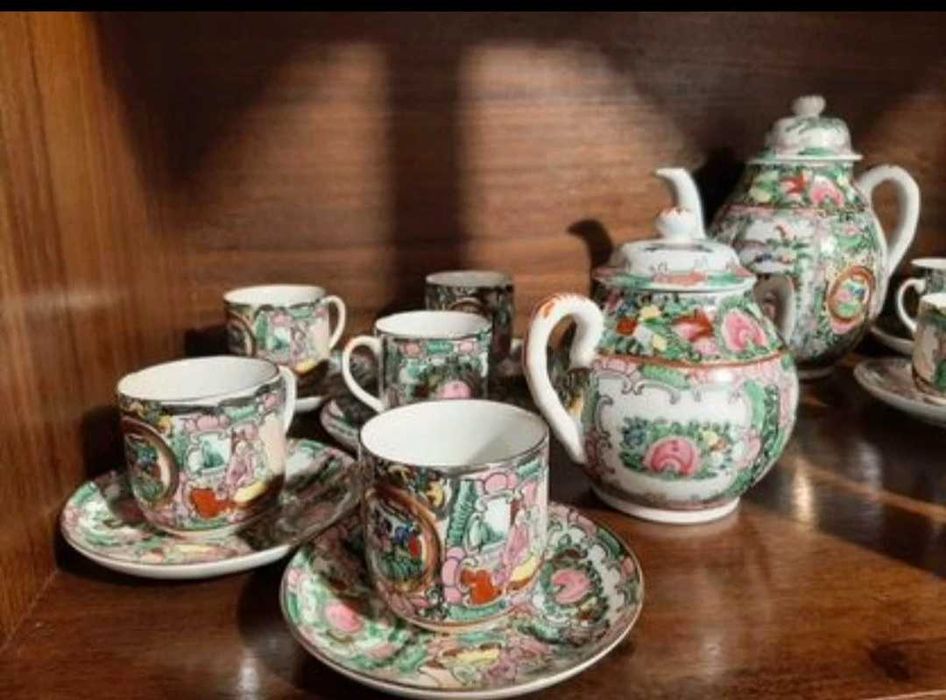 Serviço café pintado à mão de porcelana chinesa. 27 peças