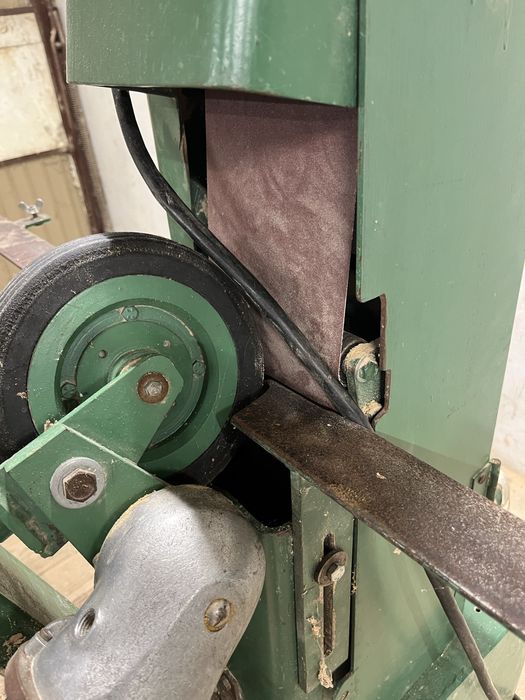 Szlifierka przelotowa do wałków drewnianych