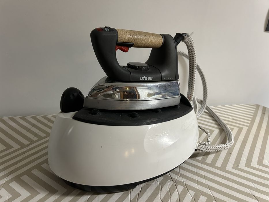 Ferro de Engomar com Caldeira (Ufesa Alyso)