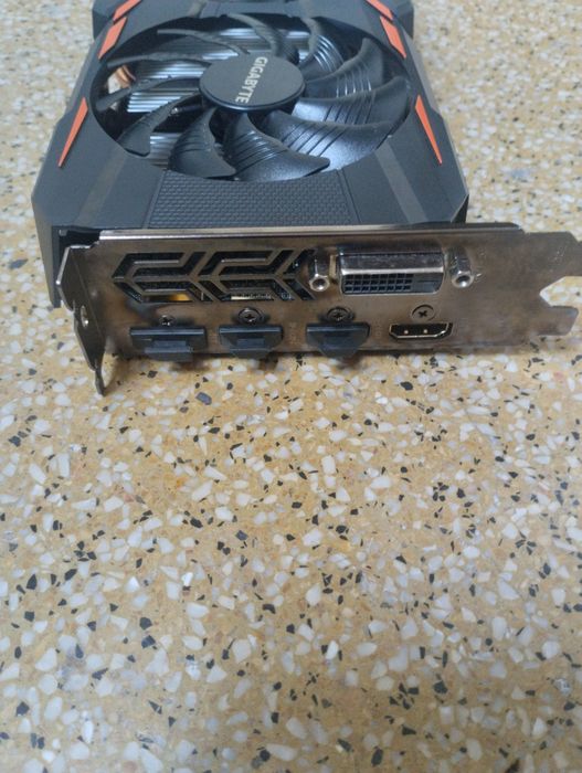 Placa gráfica gigabyte 4 Gb