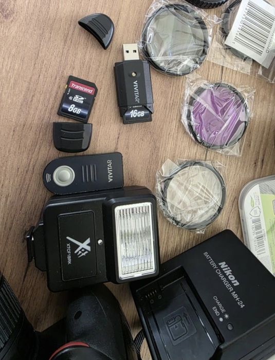 Lustrzanka Nikon D5300 + obiektyw 18-55mm i obiektyw 35mm stałoognisko