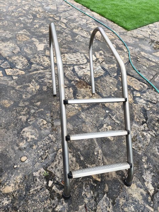Escada de piscina em inox
