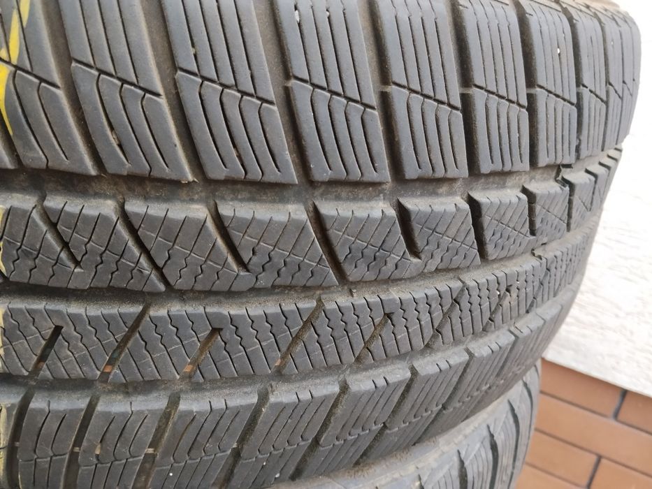 Barum 225/45 17 zimowe bardzo dobry stan